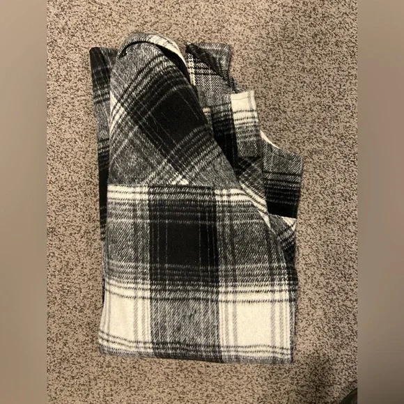 Shacket - Picture 3 of 3